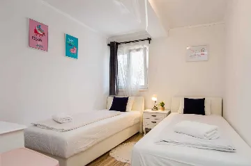 3-Bedroom Apartment in Ston with Free Parking