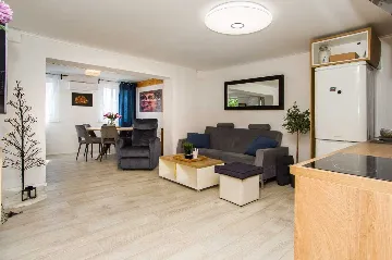 3-Bedroom Apartment in Ston with Free Parking