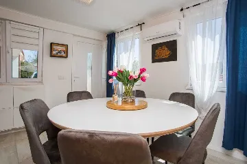 3-Bedroom Apartment in Ston with Free Parking