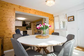 3-Bedroom Apartment in Ston with Free Parking