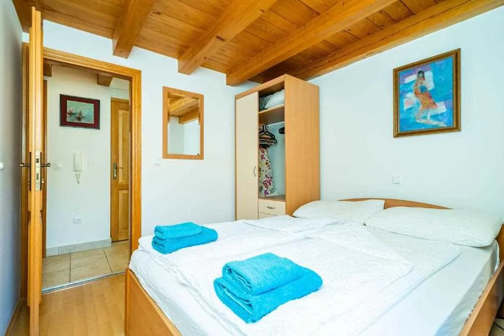 Dubrovnik Duplex Apartment for Up to 5 Guests