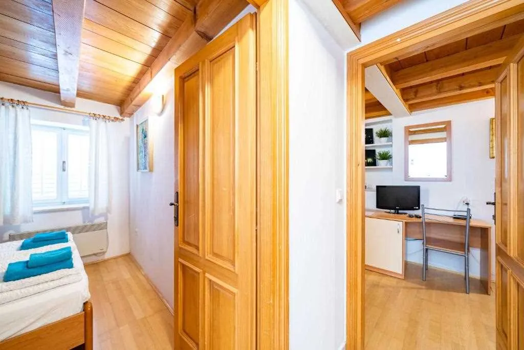 Dubrovnik Duplex Apartment for Up to 5 Guests