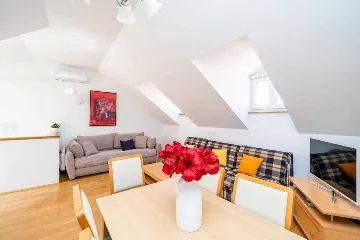 Dubrovnik Duplex Apartment for Up to 5 Guests