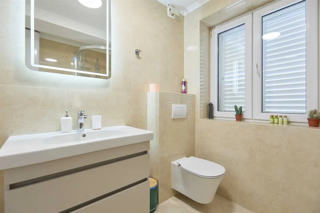 2-Bedroom Apartment in Dubrovnik for 5 Guests