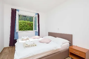 Dubrovnik Lapad Apartment for Up to 4 with Balcony Views