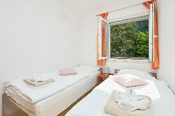 Dubrovnik Lapad Apartment for Up to 4 with Balcony Views