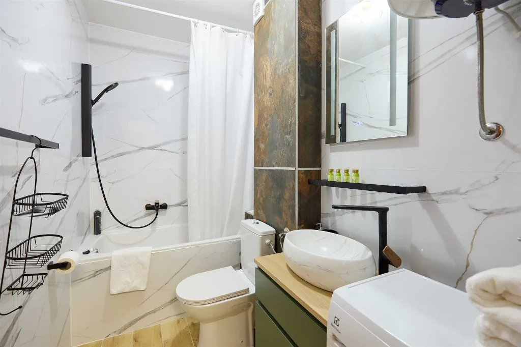 Dubrovnik Lapad Apartment for Up to 4 with Balcony Views