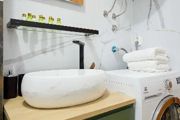 Dubrovnik Lapad Apartment for Up to 4 with Balcony Views