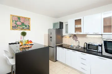 Dubrovnik Lapad Apartment for Up to 4 with Balcony Views