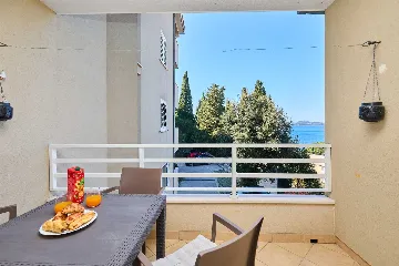Dubrovnik Lapad Apartment for Up to 4 with Balcony Views