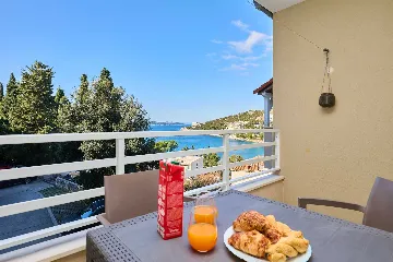 Dubrovnik Lapad Apartment for Up to 4 with Balcony Views