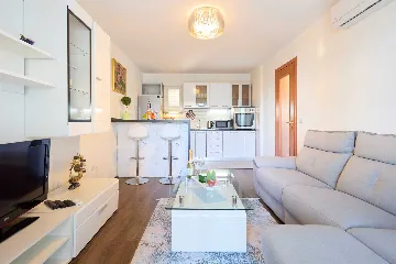 Dubrovnik Lapad Apartment for Up to 4 with Balcony Views