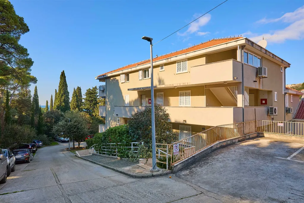 Dubrovnik Lapad Apartment for Up to 4 with Balcony Views