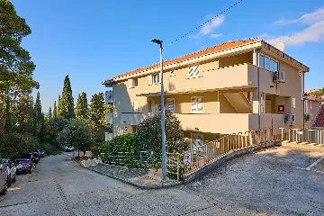 Dubrovnik Lapad Apartment for Up to 4 with Balcony Views