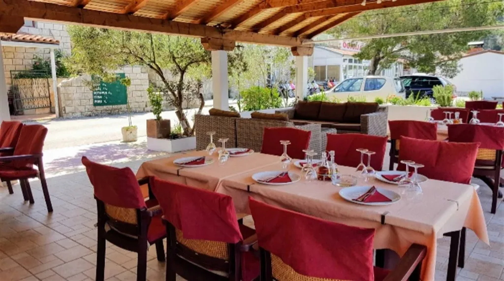 Apartment for 2 Guests with Sea View in Polače
