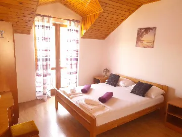 Apartment for 2 Guests with Sea View in Polače
