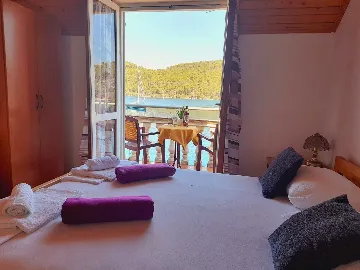 Apartment for 2 Guests with Sea View in Polače