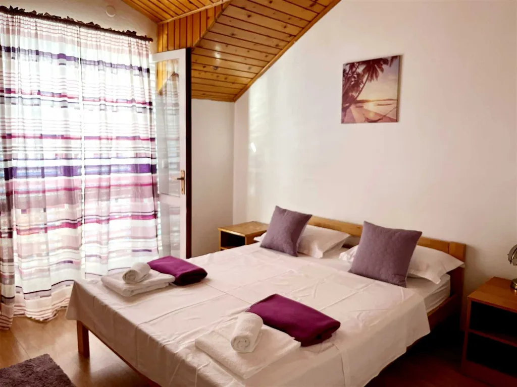 Apartment for 2 Guests with Sea View in Polače