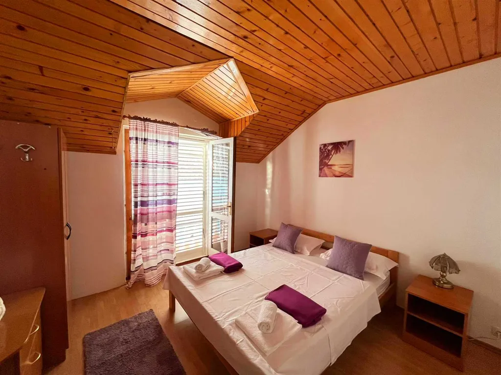 Apartment for 2 Guests with Sea View in Polače