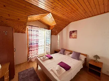 Apartment for 2 Guests with Sea View in Polače