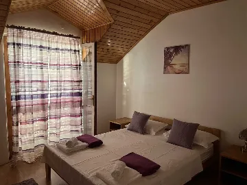 Apartment for 2 Guests with Sea View in Polače
