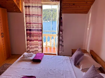 Apartment for 2 Guests with Sea View in Polače