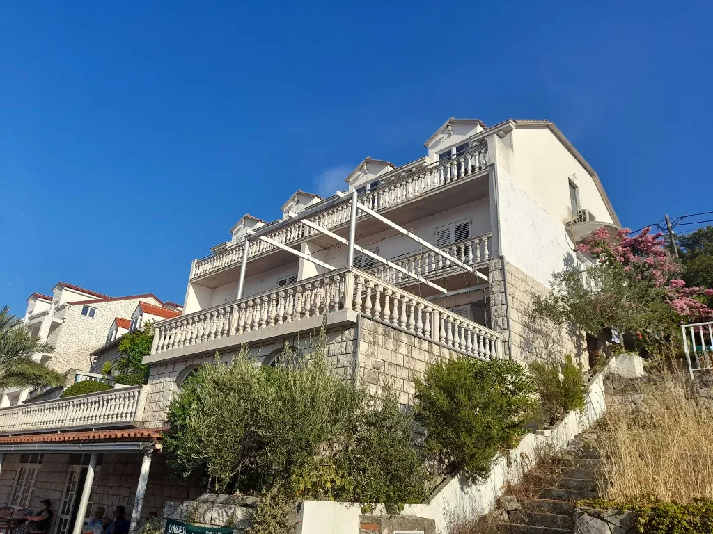 Apartment for 2 Guests with Sea View in Polače
