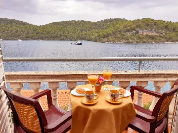 Apartment for 2 Guests with Sea View in Polače