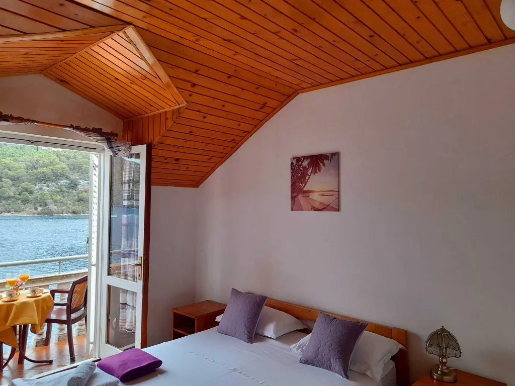 Apartment for 2 Guests with Sea View in Polače