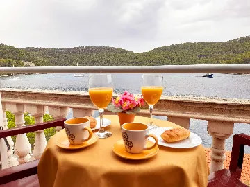 Apartment for 2 Guests with Sea View in Polače