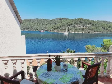 Apartment for 2 Guests in Polače