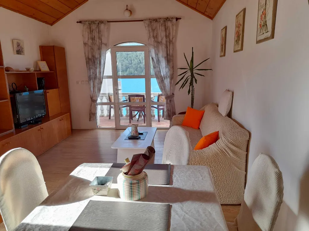 Apartment for 2 Guests in Polače