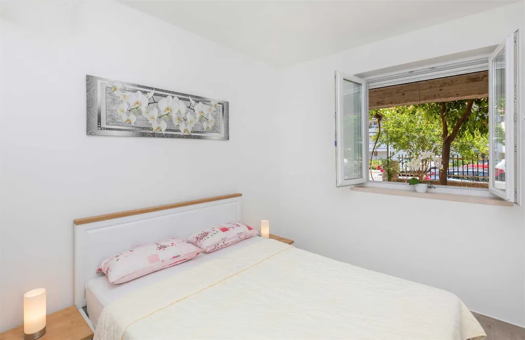 One-Bedroom Apartment for 2 Guests in Dubrovnik