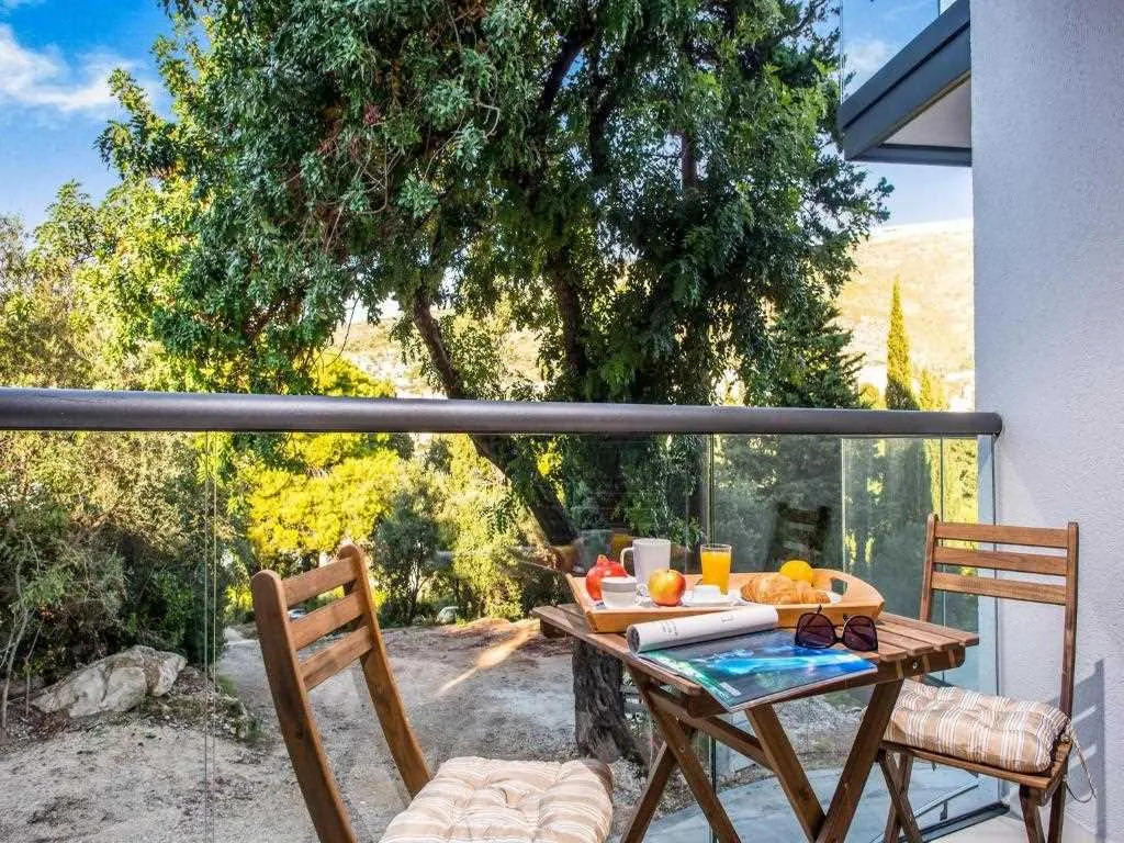 Dubrovnik 2-Bedroom Apartment with Balcony & Free Parking