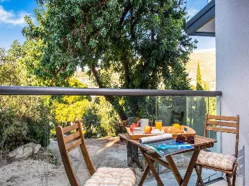 Dubrovnik 2-Bedroom Apartment with Balcony & Free Parking