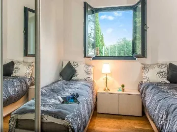 Dubrovnik 2-Bedroom Apartment with Balcony & Free Parking