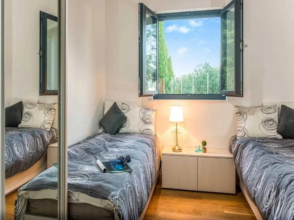 Dubrovnik 2-Bedroom Apartment with Balcony & Free Parking