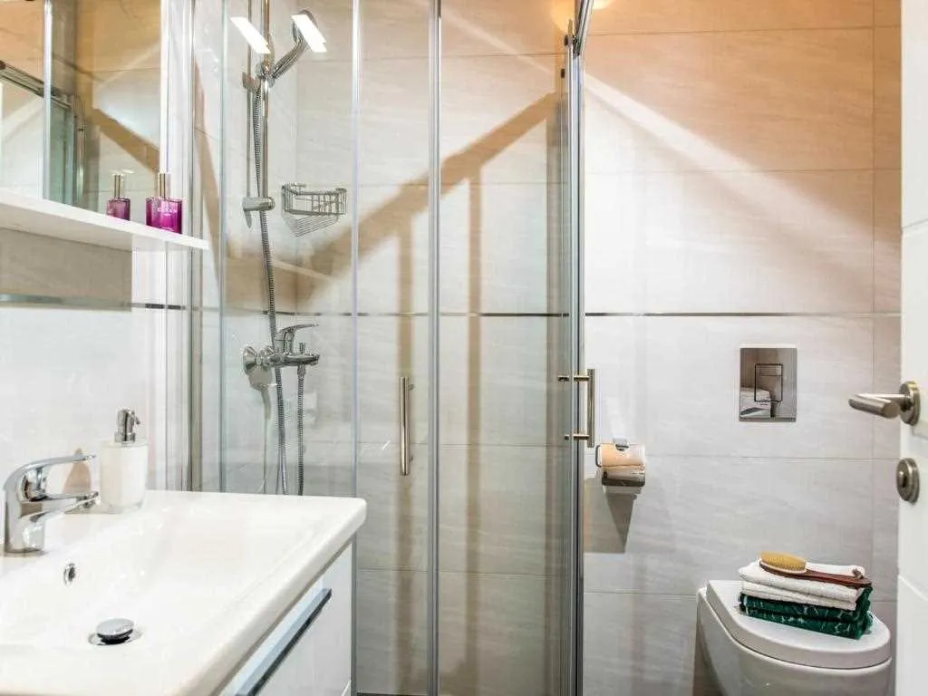 Dubrovnik 2-Bedroom Apartment with Balcony & Free Parking