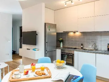 Dubrovnik 2-Bedroom Apartment with Balcony & Free Parking