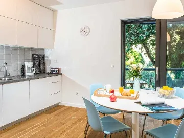 Dubrovnik 2-Bedroom Apartment with Balcony & Free Parking