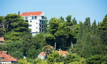 Dubrovnik 2-Bedroom Apartment with Balcony & Free Parking