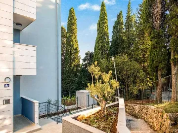 Dubrovnik 2-Bedroom Apartment with Balcony & Free Parking