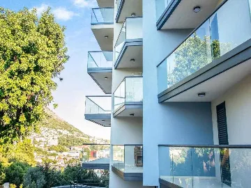 Dubrovnik 2-Bedroom Apartment with Balcony & Free Parking