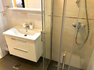 Dubrovnik 2-Bedroom Apartment with Balcony & Free Parking