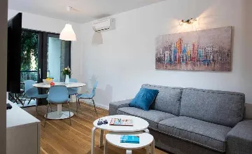 Dubrovnik 2-Bedroom Apartment with Balcony & Free Parking