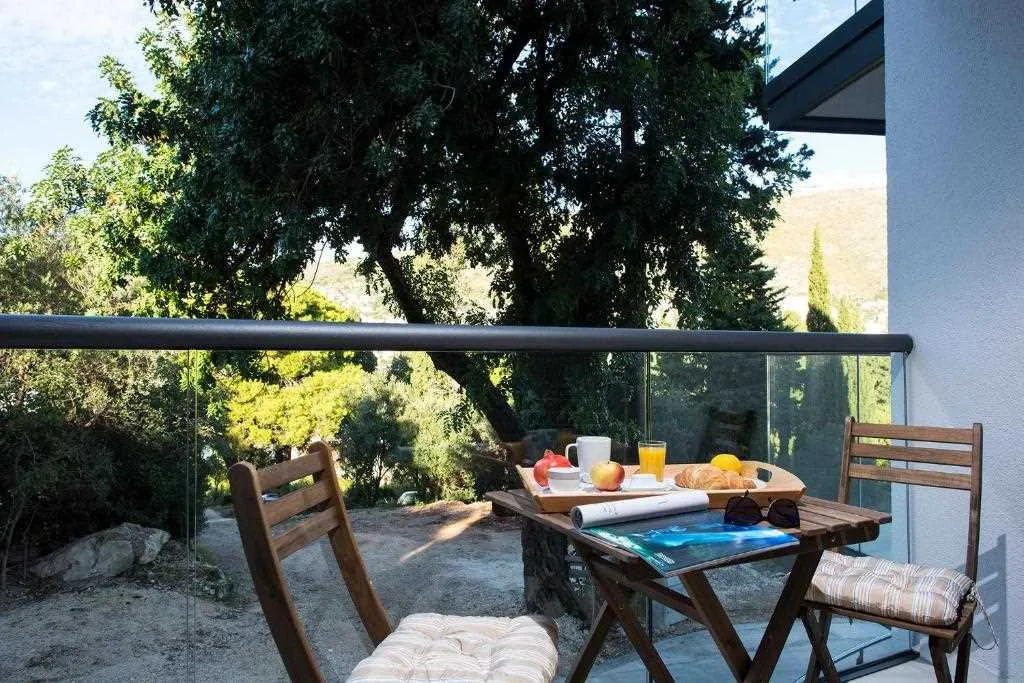 Dubrovnik 2-Bedroom Apartment with Balcony & Free Parking