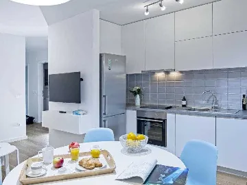 Dubrovnik 2-Bedroom Apartment with Balcony & Free Parking