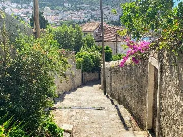 Dubrovnik 2-Bedroom Apartment with Balcony & Free Parking