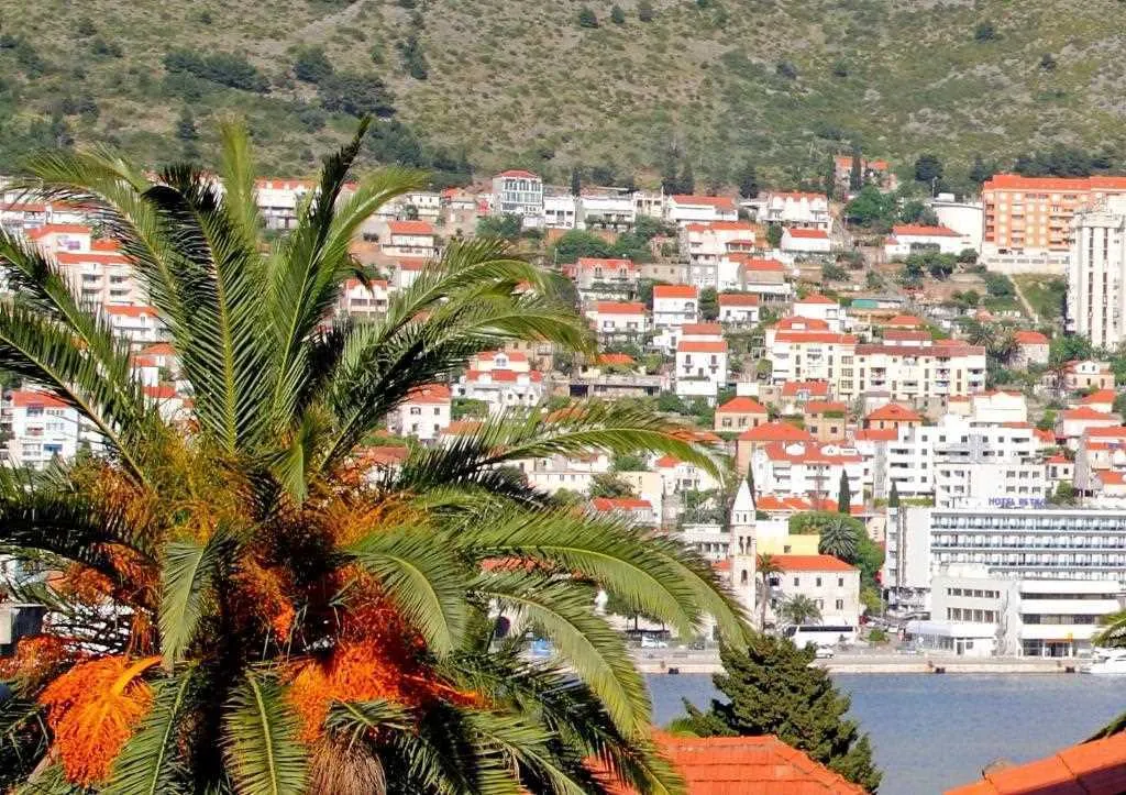 Dubrovnik 2-Bedroom Apartment with Private Balcony