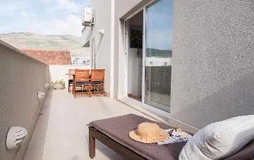 Dubrovnik 2-Bedroom Apartment with Private Balcony